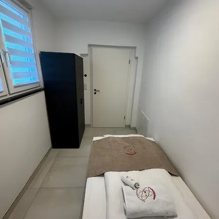 Duesseldorf-krefeld Messe Luxury דירה קרפלד